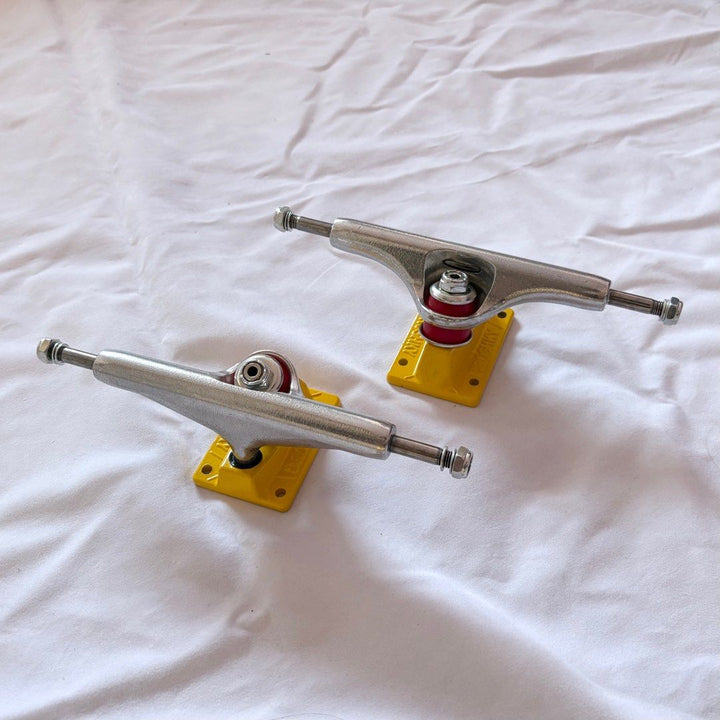 Droshky "Silver and Yellow" 8.5" Skateboard Trucks — truck pair overview