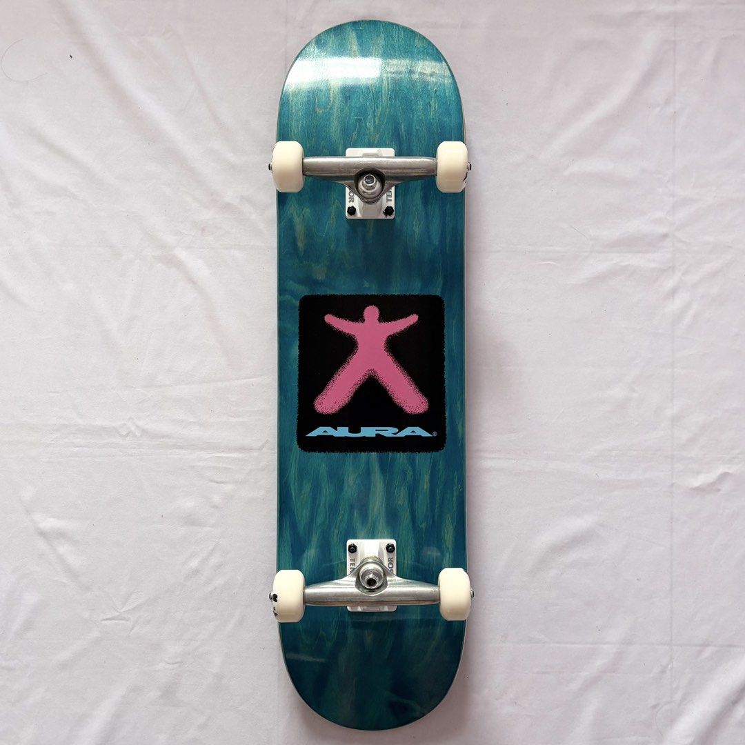 Aura “Blue Man” 8.25” x 32” Custom Skateboard Complete