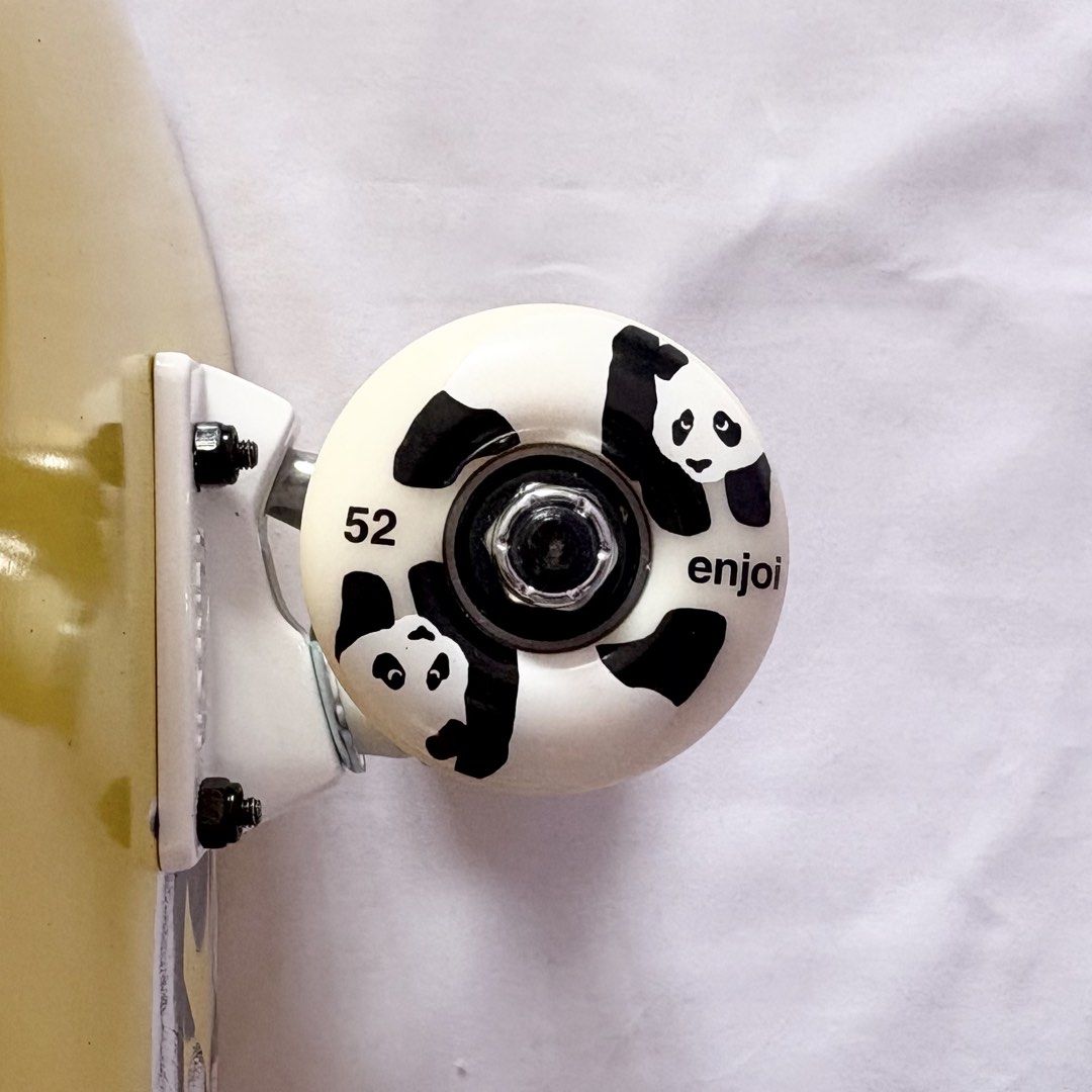 Aura “Yellow Chains” 8.25” x 32” Custom Skateboard Complete