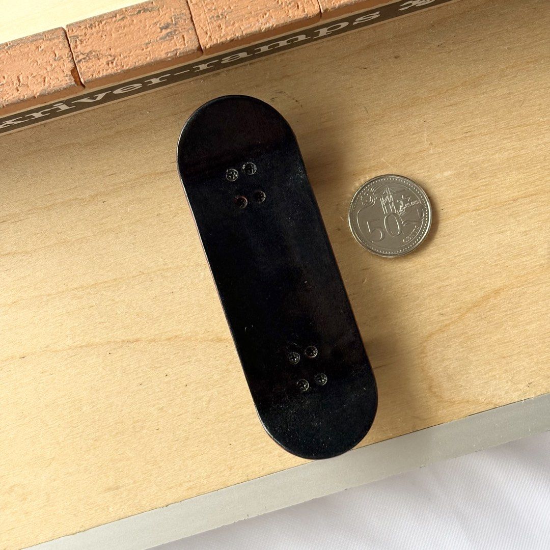Black Market “Cat Eyes” 32mm Fingerboard Complete