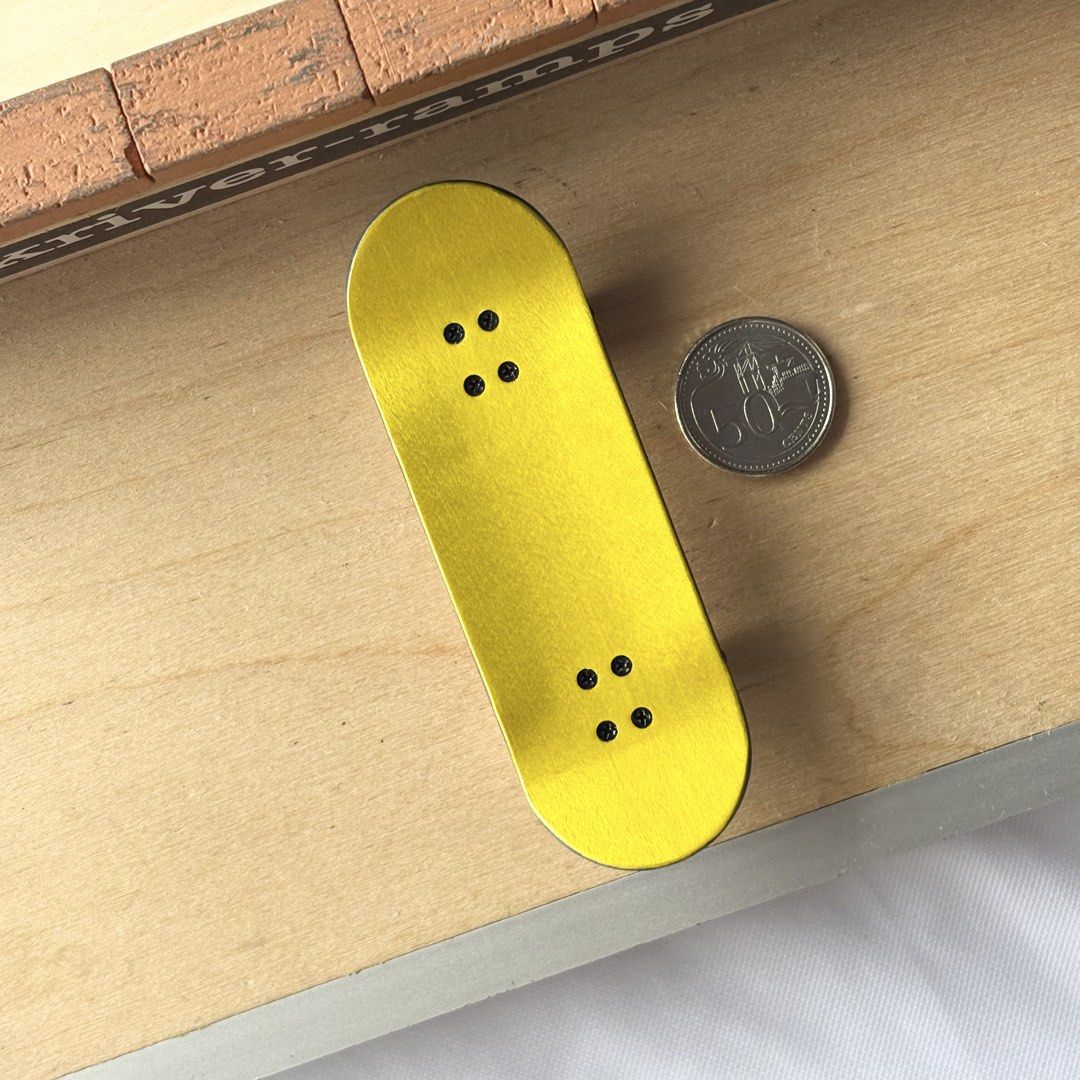 Black Market “Cats” 32mm Fingerboard Complete