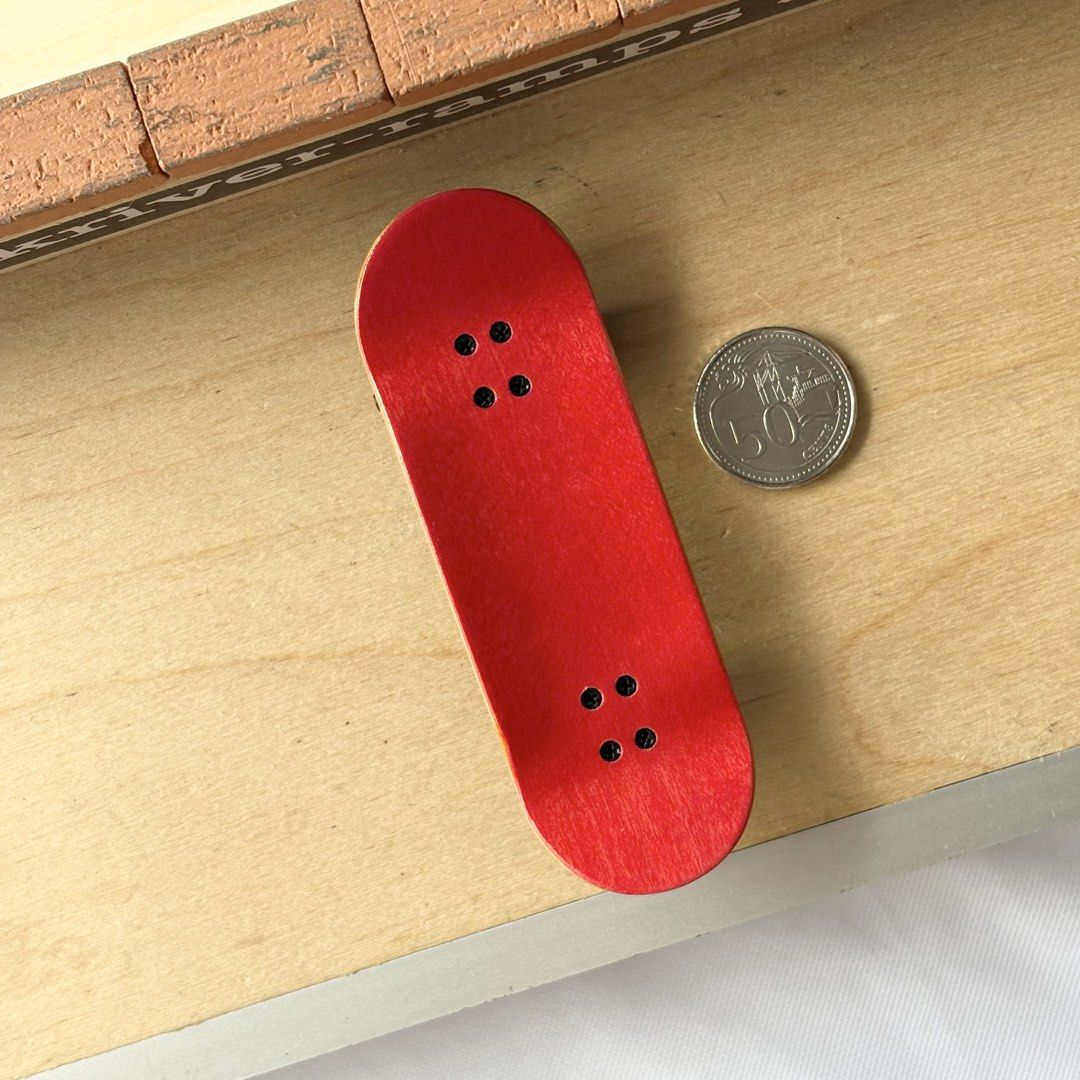Black Market “Chains” 32mm Fingerboard Complete