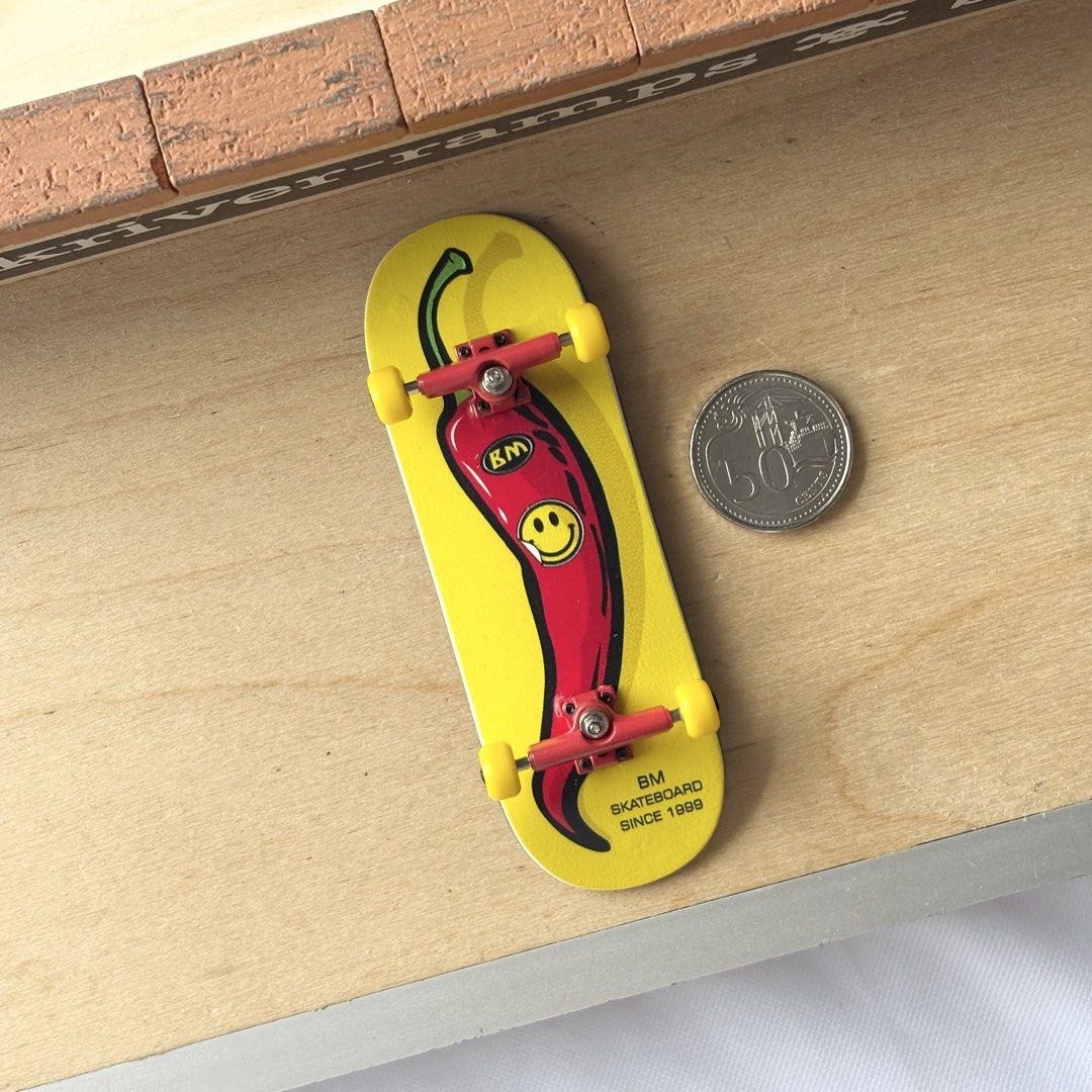 Black Market “Chili” 32mm Fingerboard Complete