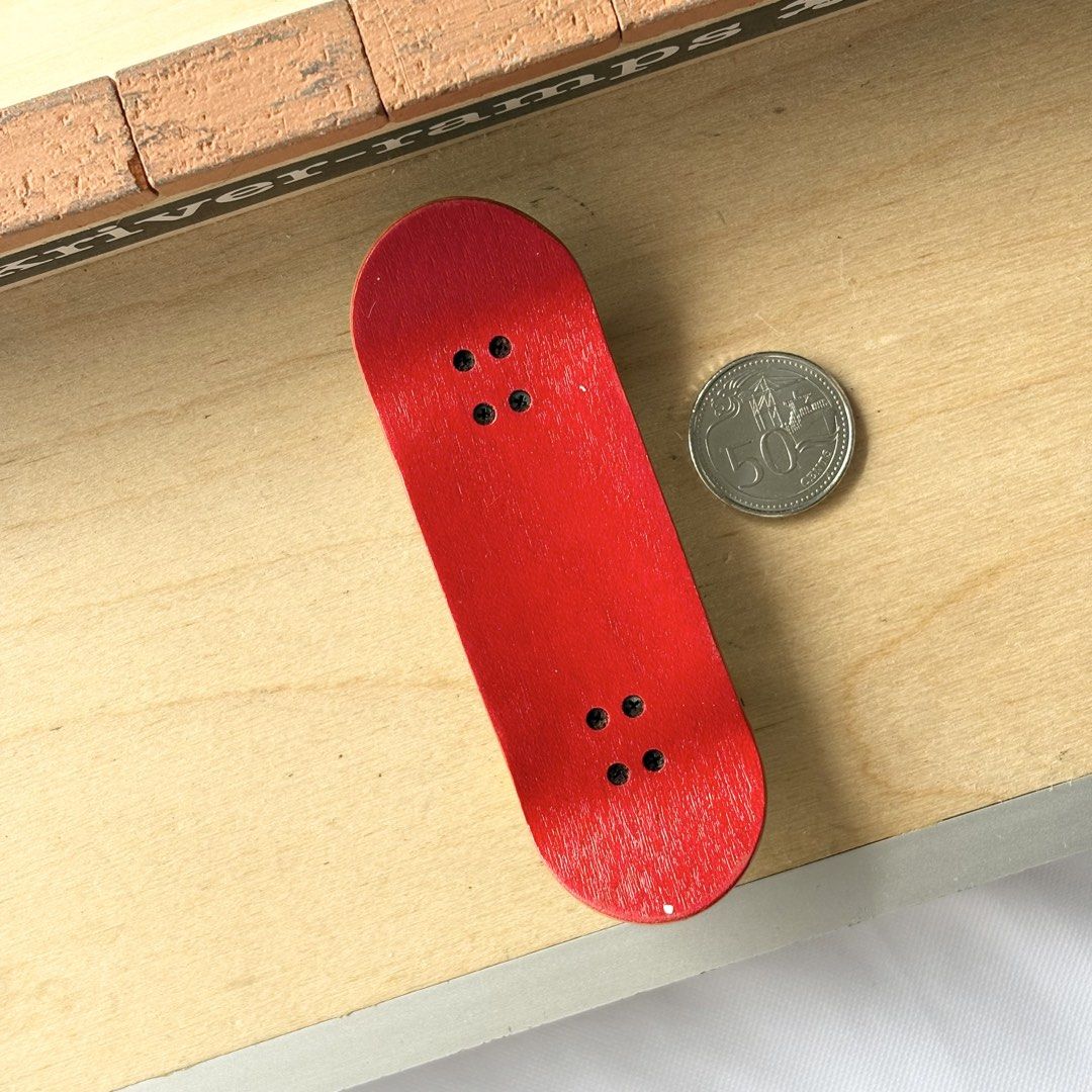 Black Market “Donut” 32mm Fingerboard Complete