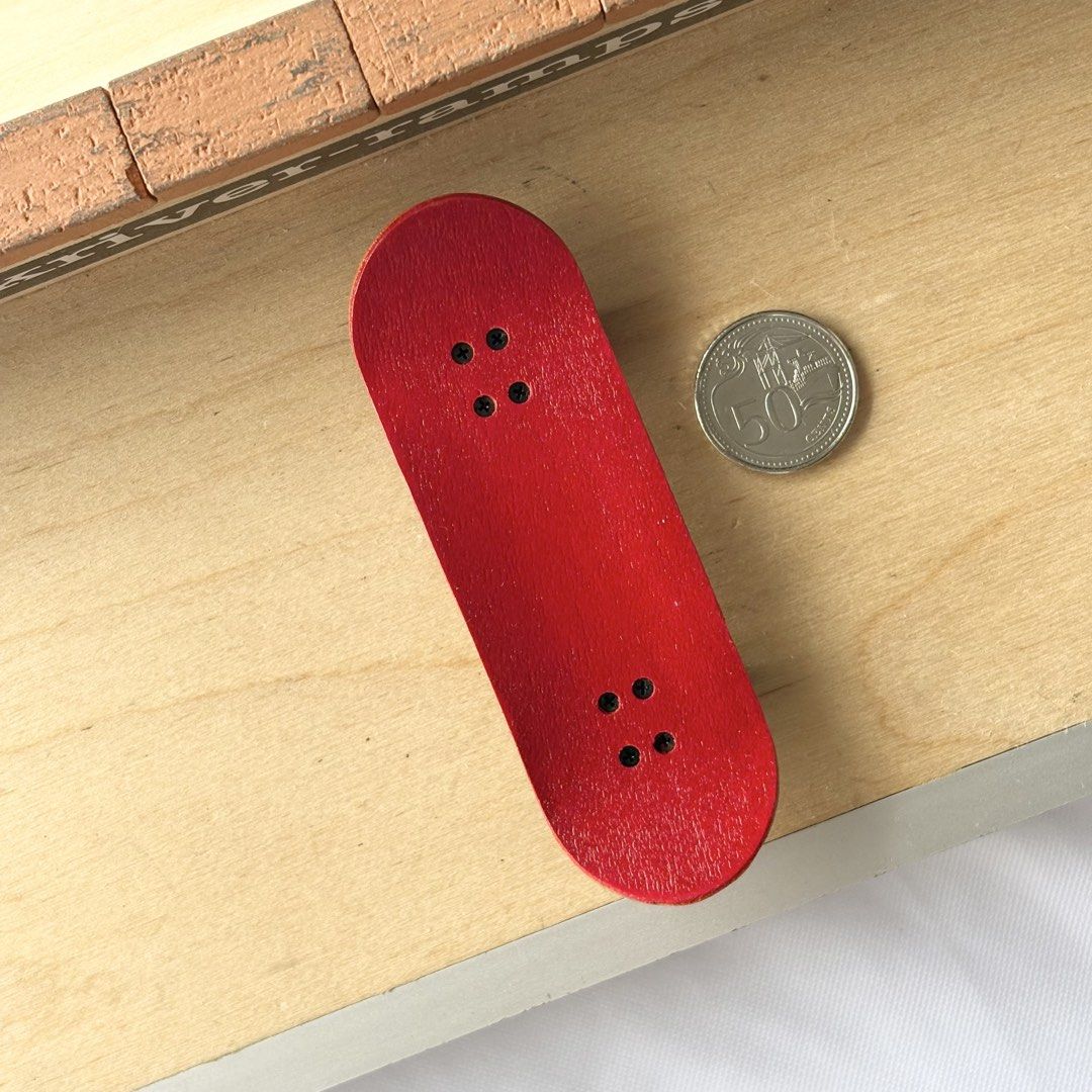 Black Market “Finger” 32mm Fingerboard Complete