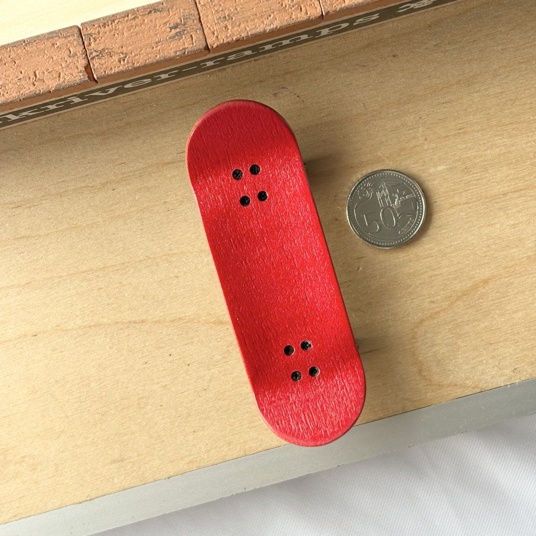 Black Market “Ribbon” 32mm Fingerboard Complete