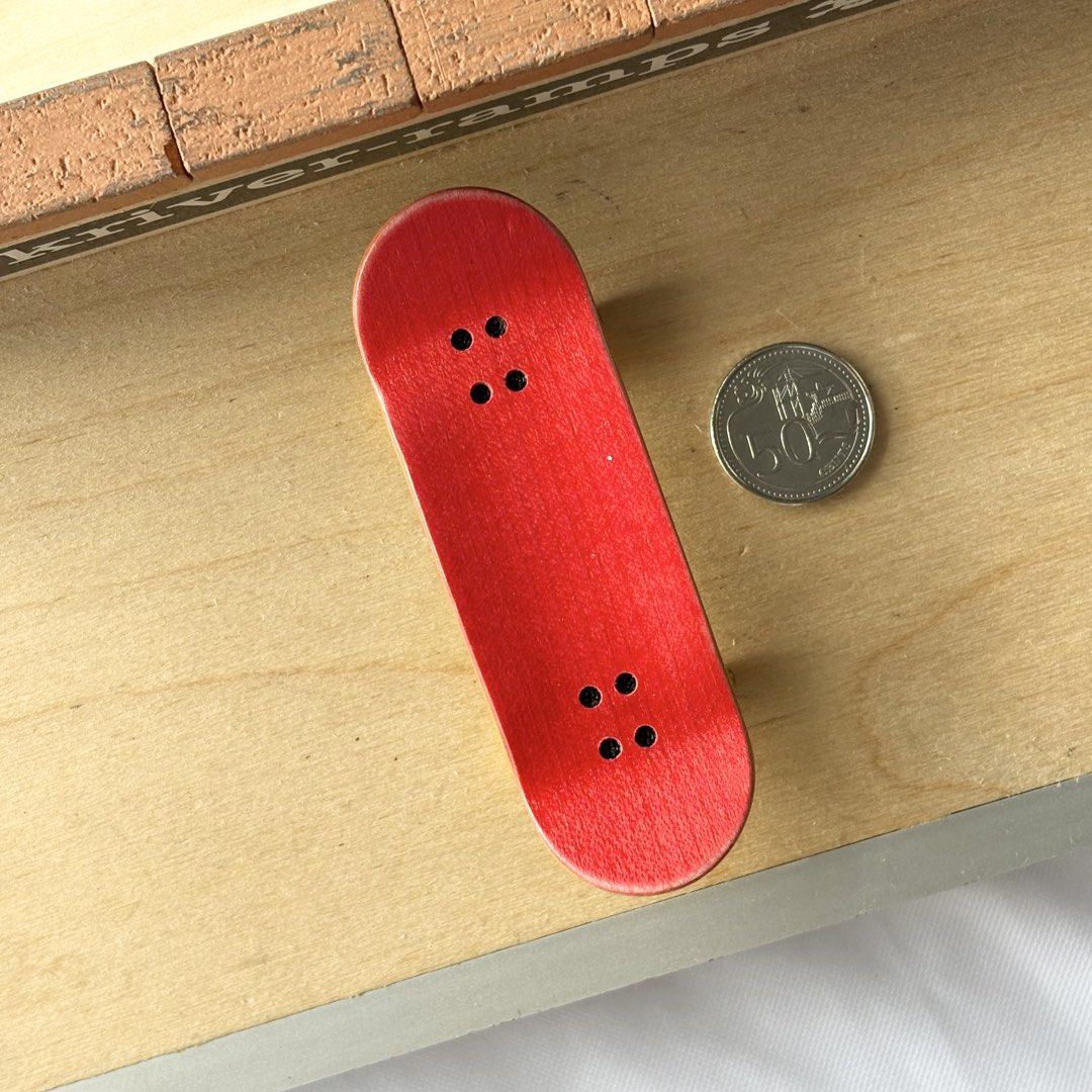 Black Market “Smile” 32mm Fingerboard Complete