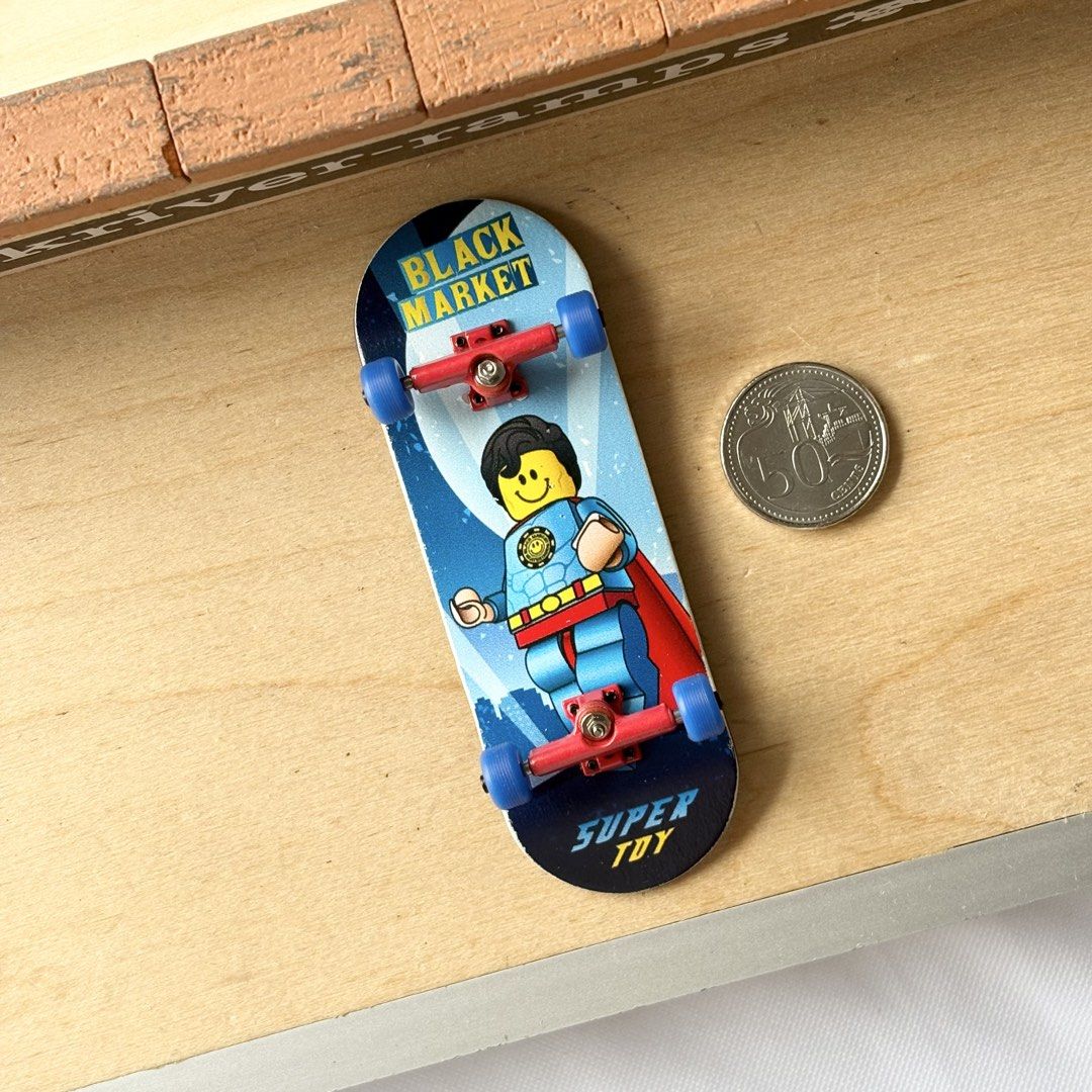 Black Market “Superman” 32mm Fingerboard Complete