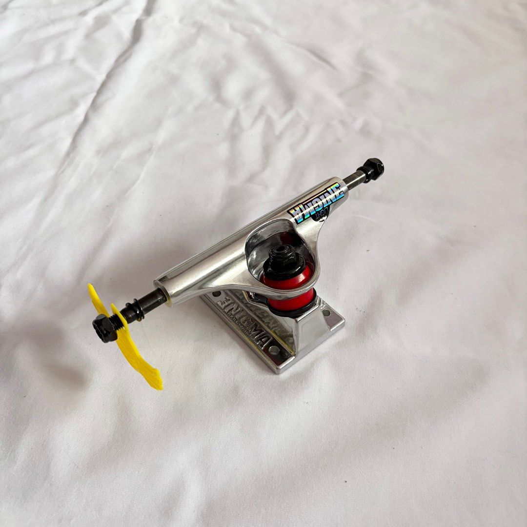 Enigma "Silver" 7.75" Skateboard Trucks