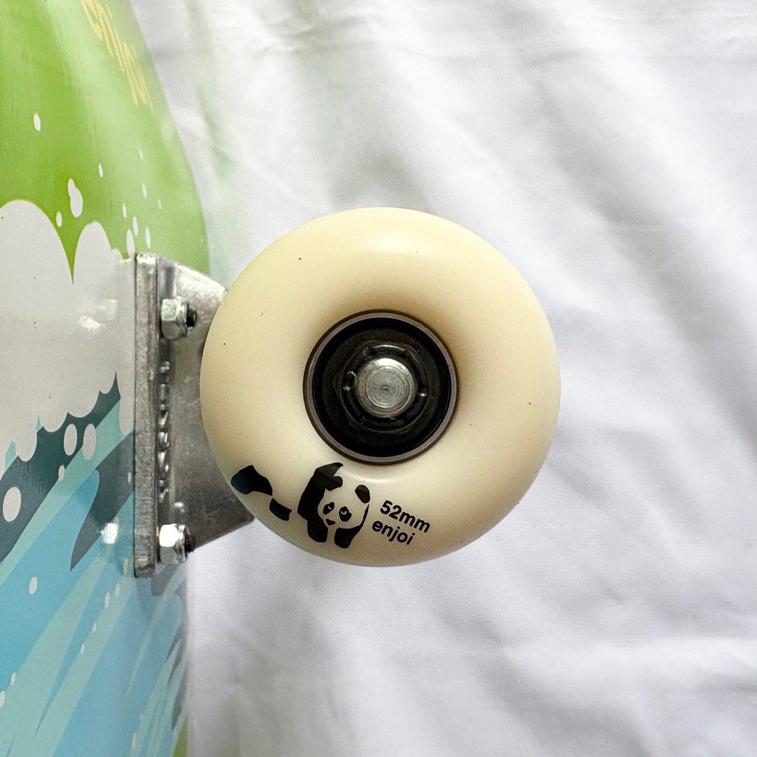 Enjoi “Croc” 8.25” x 31.6” Skateboard Complete