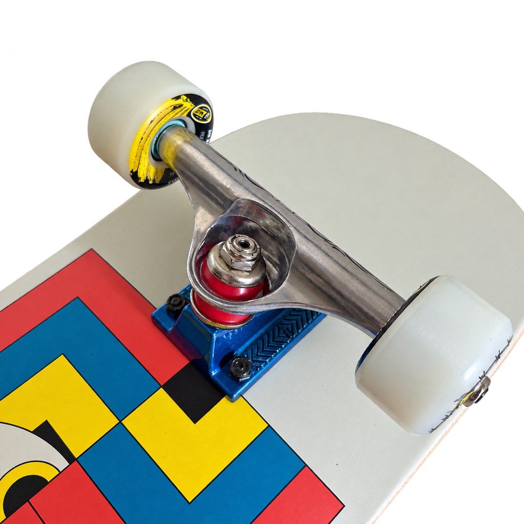 Globe “Quarter” 7.75″ x 31.6″ Custom Skateboard Complete